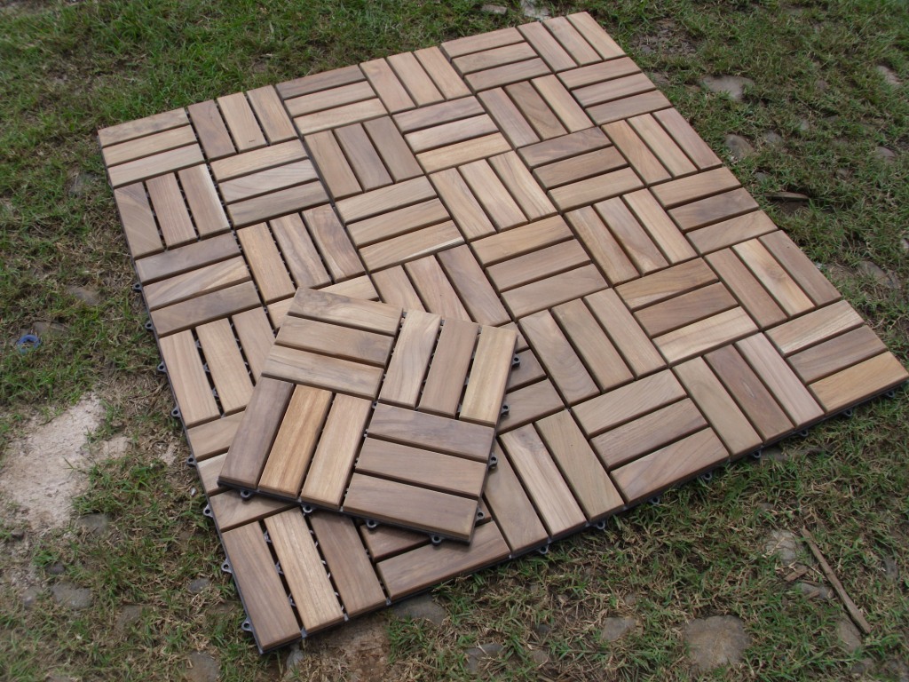 Flooring Tile 20 x 20 cm with plastic base